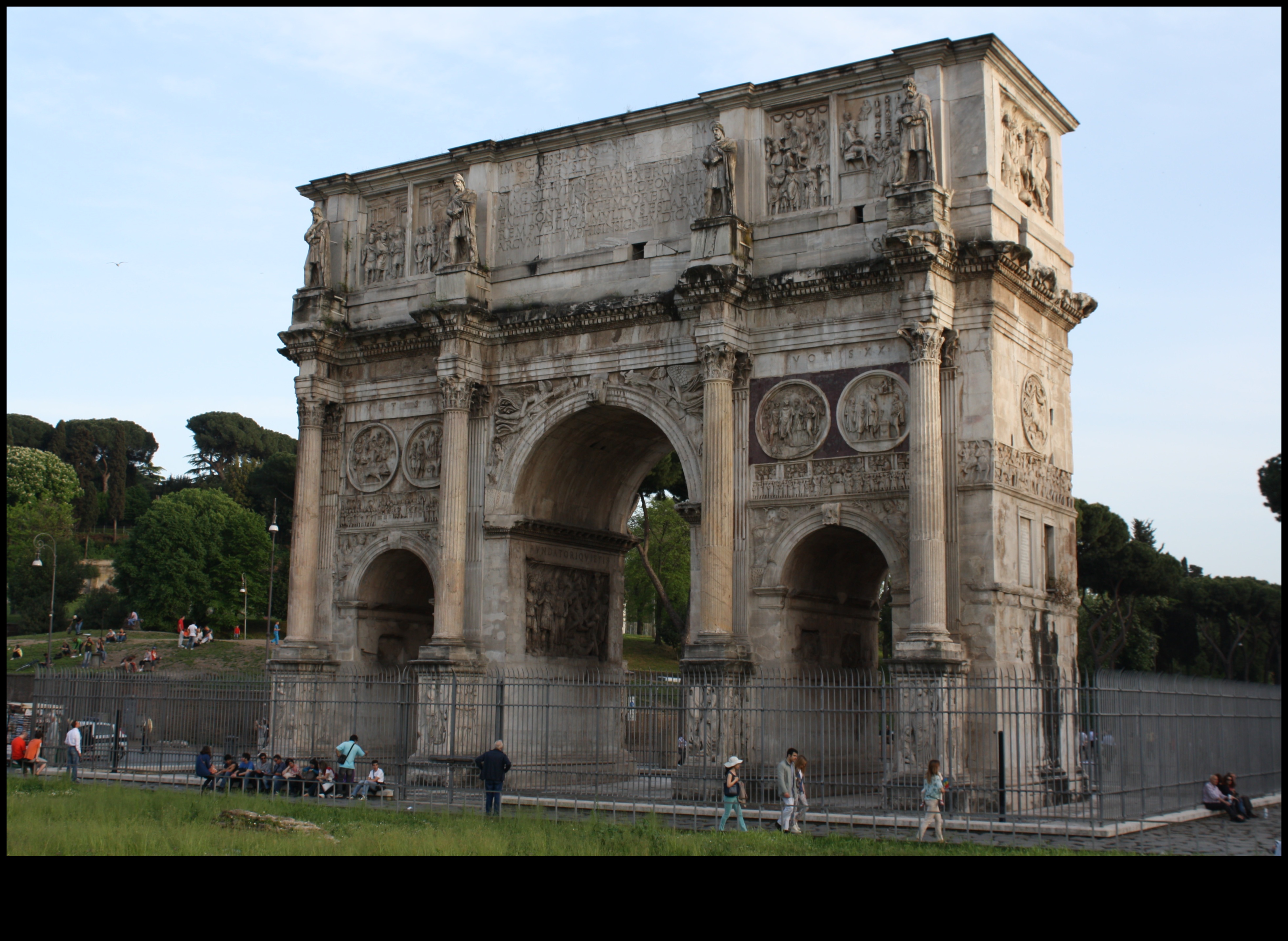 Arcurile de triumf: structuri monumentale în arta romană