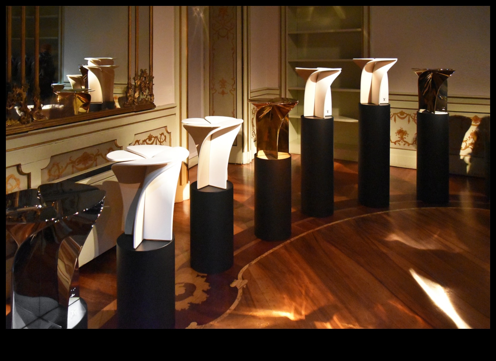 Scaune Blossom: Dezvăluirea alura a mobilierului elegant