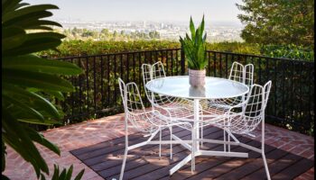 Confort sculptat: Dezvăluind alura de scaune în aer liber